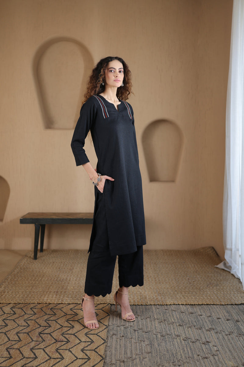 Nura Linen Kurta with Gul Kandh Detailing